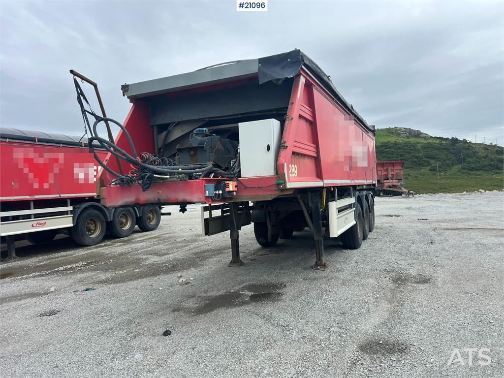 Fliegl Fahrzeugbau ass 372 Asphalt semi w/ Push off syste