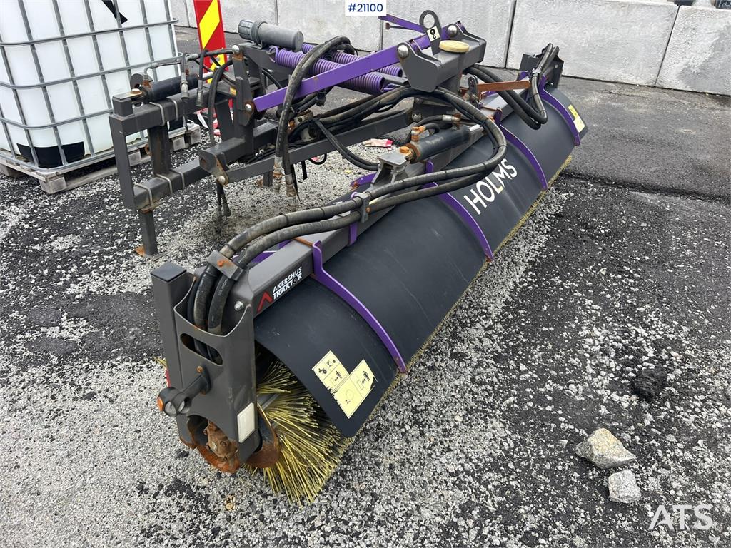 Holms SL-2.8 sweeper