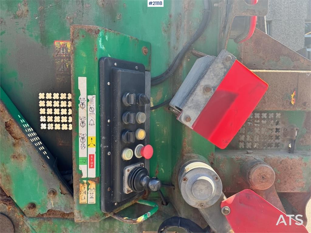 Volvo FM410 6x2 1 Chamber Waste Truck w/ Crane.