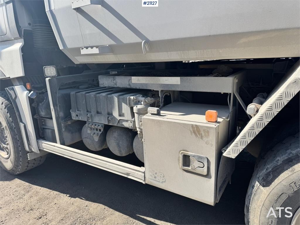 MAN TGX 33.580 6x2 Asphalt truck w/ Tipper box and Tub