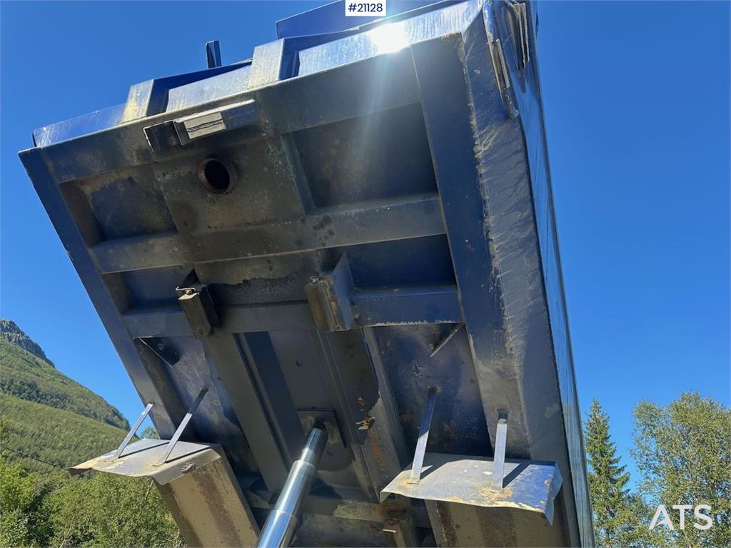 Scania R500 6x2 snow rigged tipper truck w/ plate and und