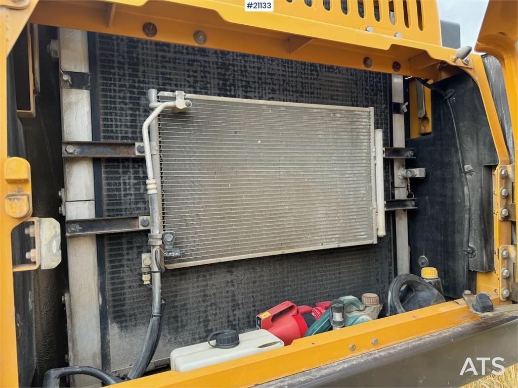 Volvo EC250DL Crawler excavator w/ bucket. Replaced chas