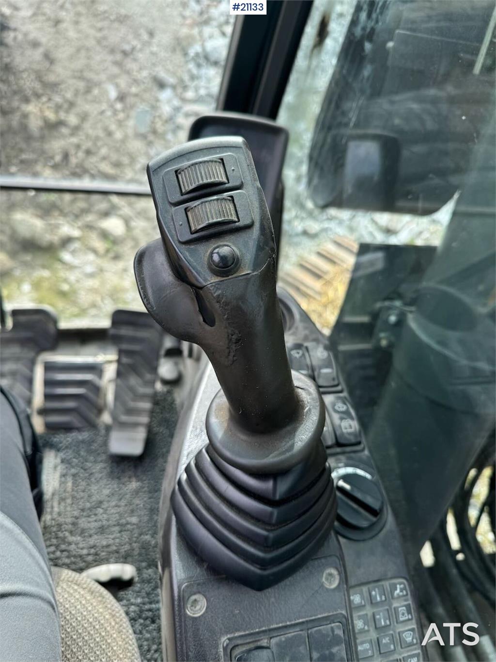 Volvo EC250DL Crawler excavator w/ bucket. Replaced chas