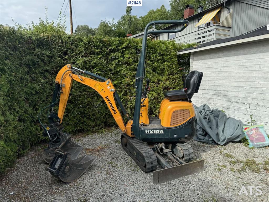 Hyundai HX10A mini excavator w/ 3 drawers. 266 hours.