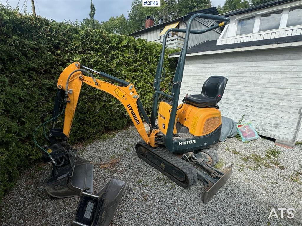 Hyundai HX10A mini excavator w/ 3 drawers. 266 hours.