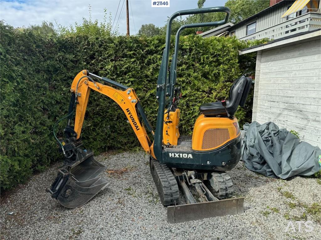 Hyundai HX10A mini excavator w/ 3 drawers. 266 hours.