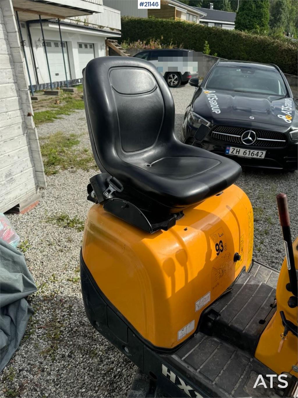 Hyundai HX10A mini excavator w/ 3 drawers. 266 hours.