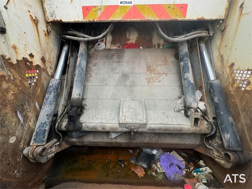 Scania P410 6x2 compactor truck w/ two chambers. Weight a