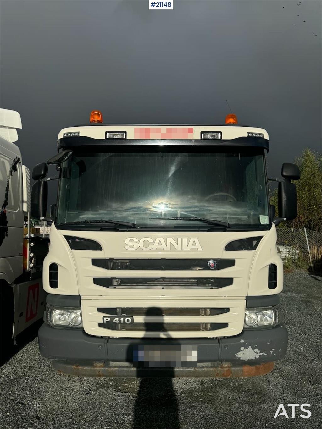 Scania P410 6x2 compactor truck w/ two chambers. Weight a