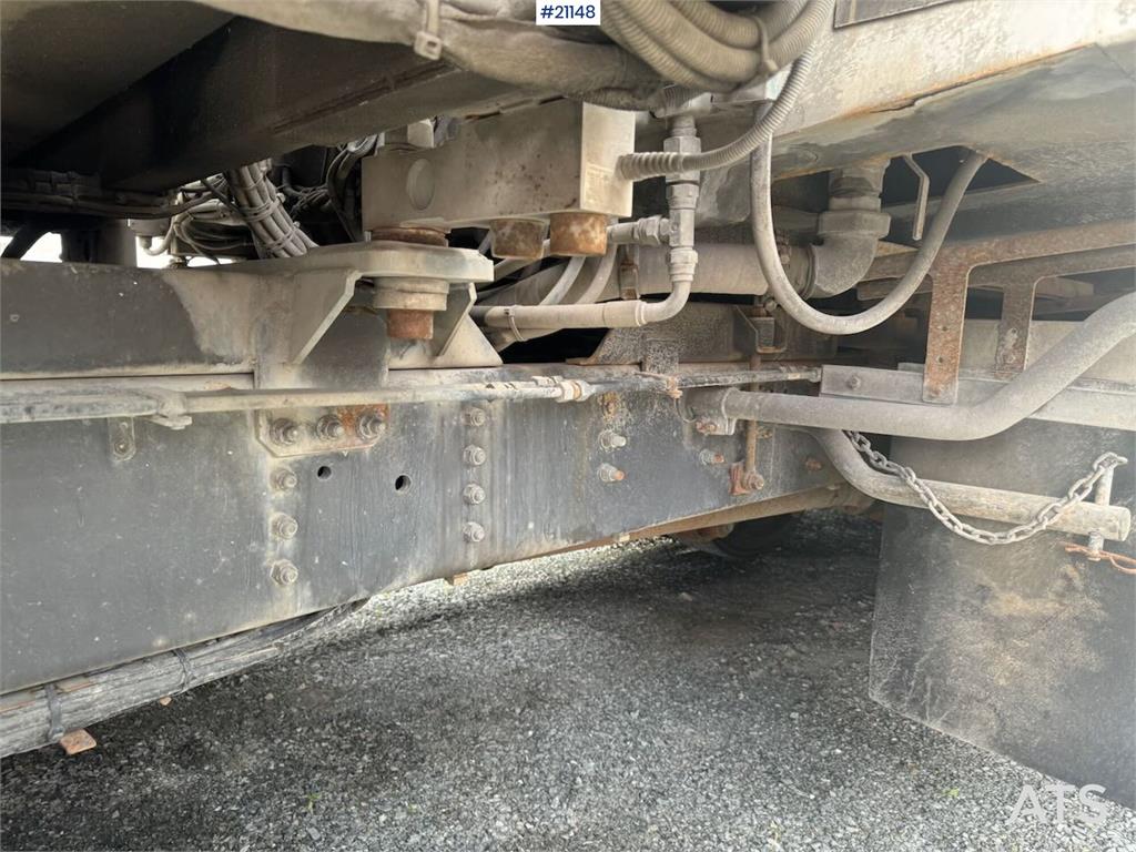 Scania P410 6x2 compactor truck w/ two chambers. Weight a