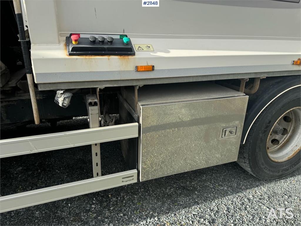 Scania P410 6x2 compactor truck w/ two chambers. Weight a