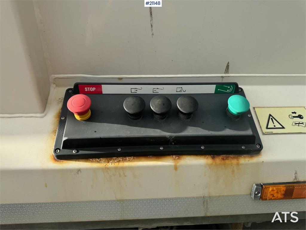 Scania P410 6x2 compactor truck w/ two chambers. Weight a