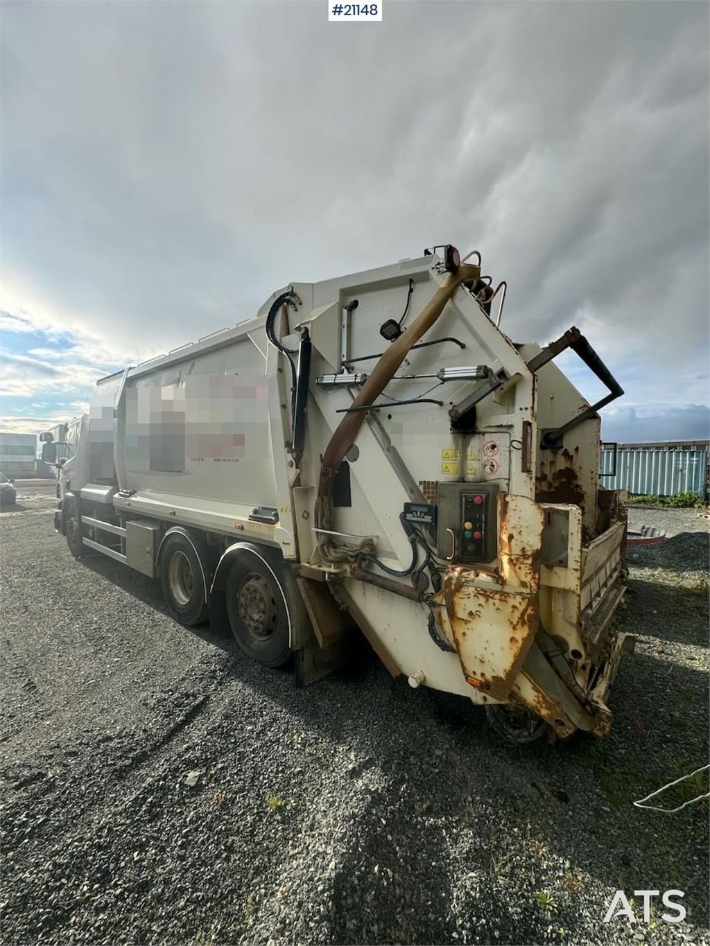 Scania P410 6x2 compactor truck w/ two chambers. Weight a