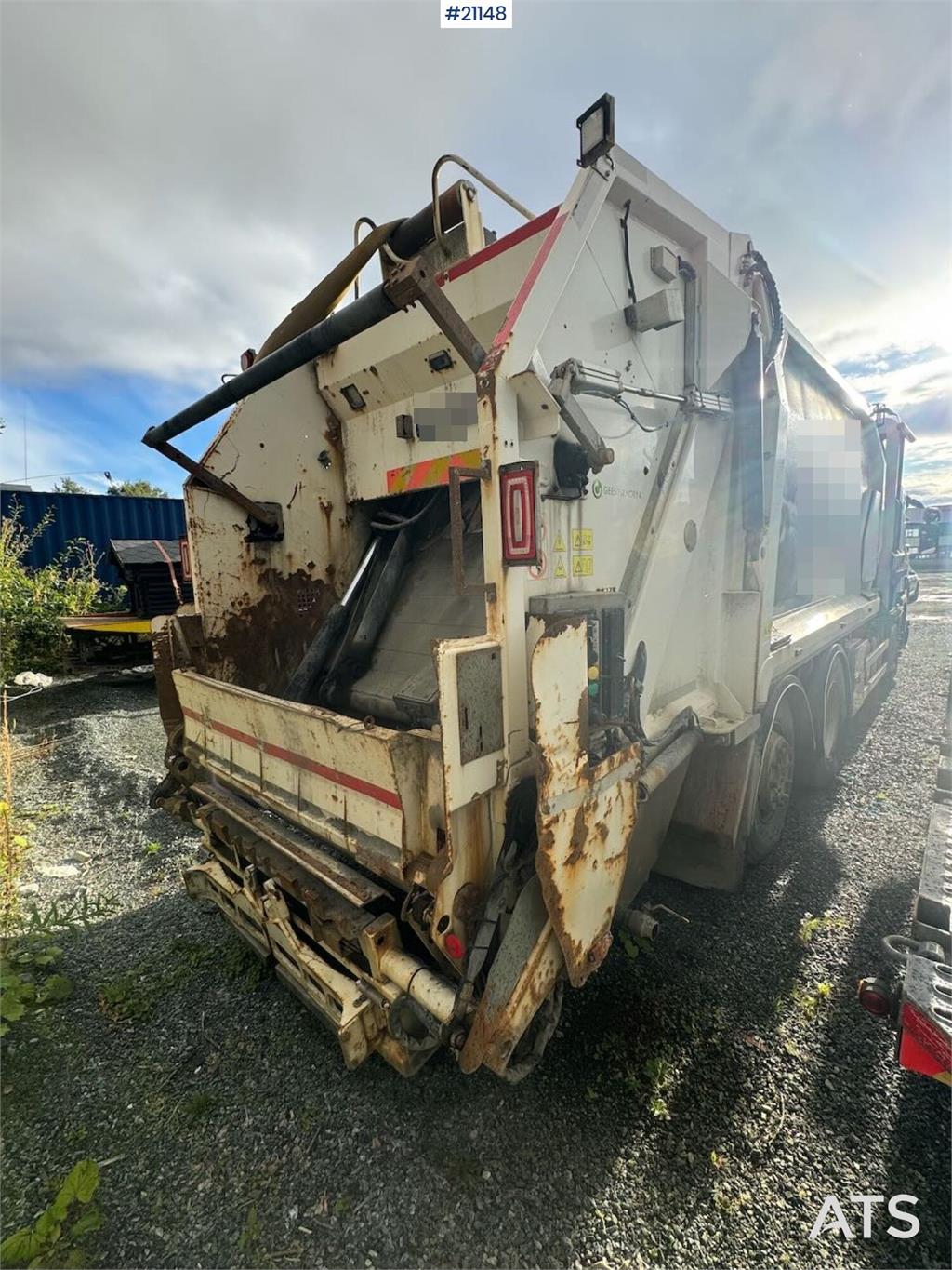 Scania P410 6x2 compactor truck w/ two chambers. Weight a