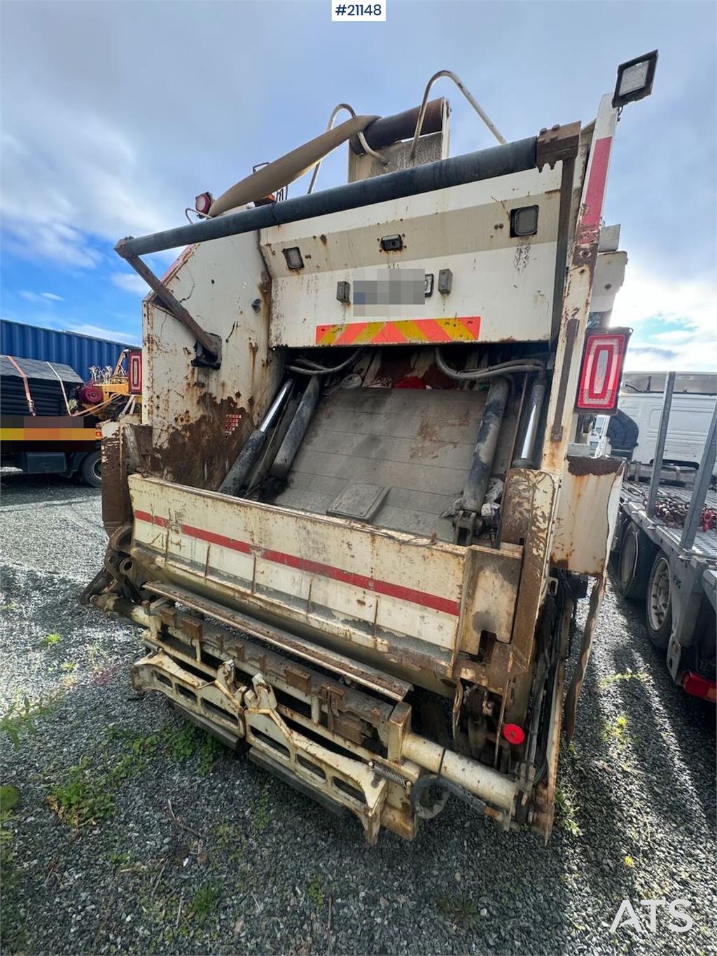 Scania P410 6x2 compactor truck w/ two chambers. Weight a