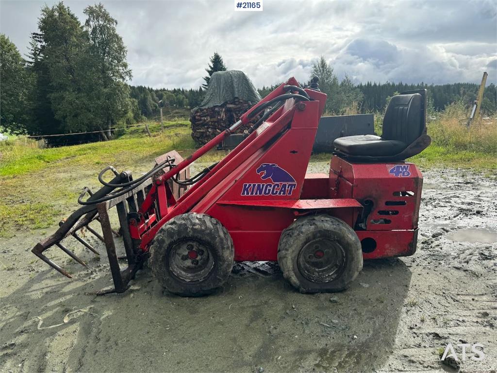 Kingcat KC500 w/ bucket and silo claw