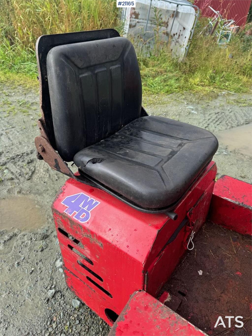 Kingcat KC500 w/ bucket and silo claw
