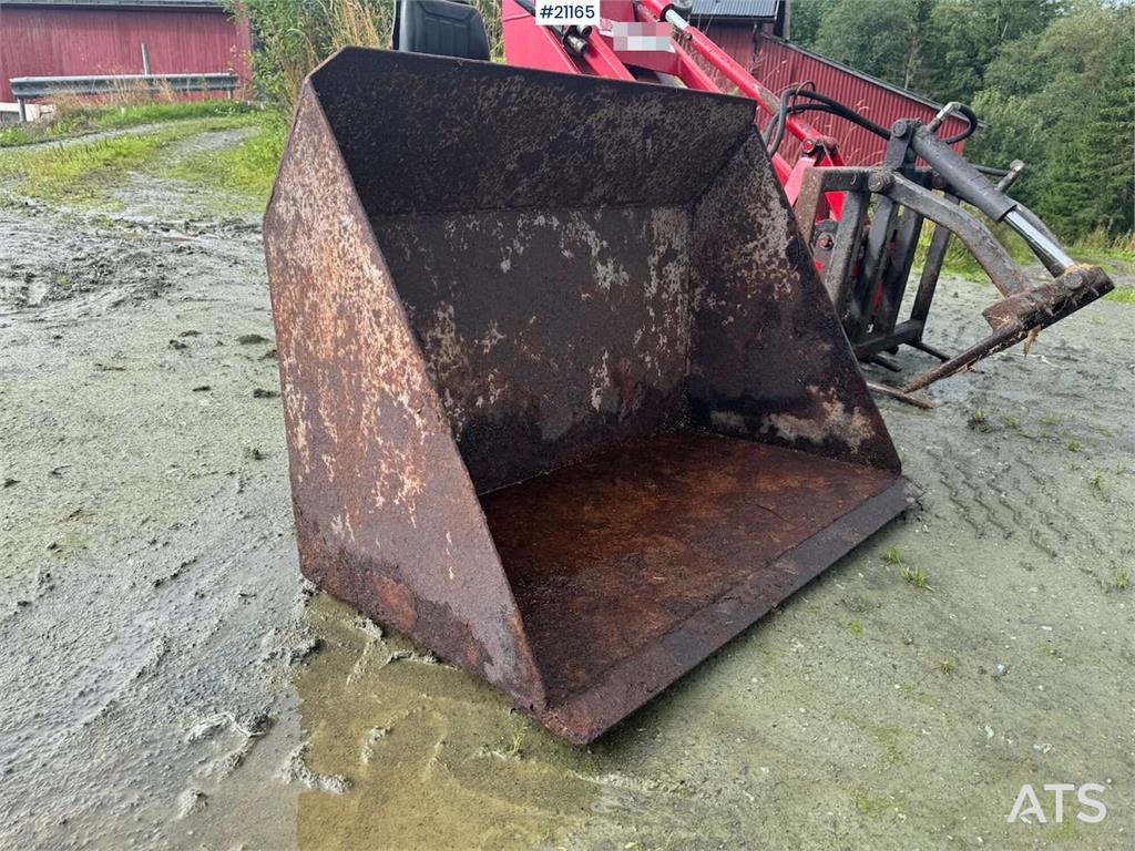 Kingcat KC500 w/ bucket and silo claw
