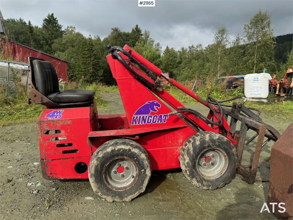 Kingcat KC500 w/ bucket and silo claw
