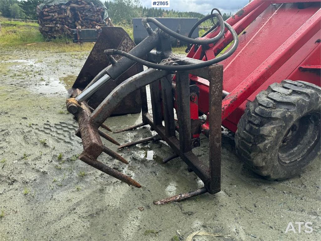 Kingcat KC500 w/ bucket and silo claw