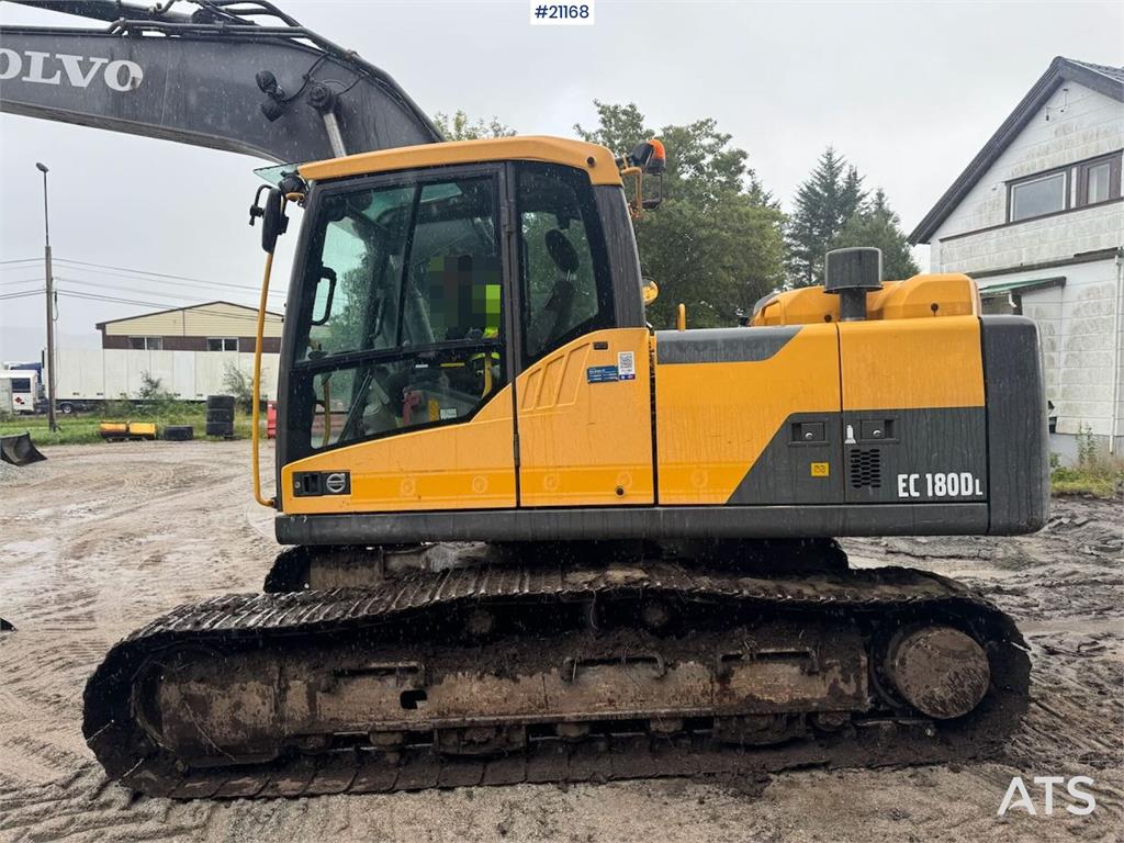Volvo EC180DL Tracked excavator w/ tilt and 2 buckets.