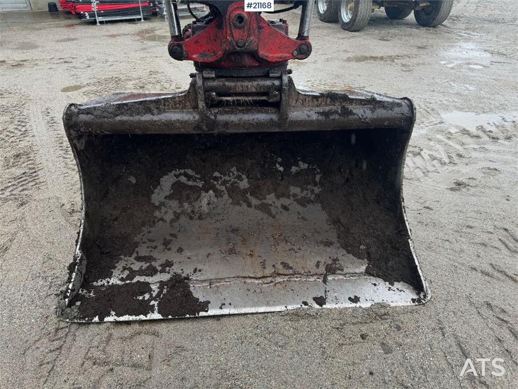 Volvo EC180DL Tracked excavator w/ tilt and 2 buckets.