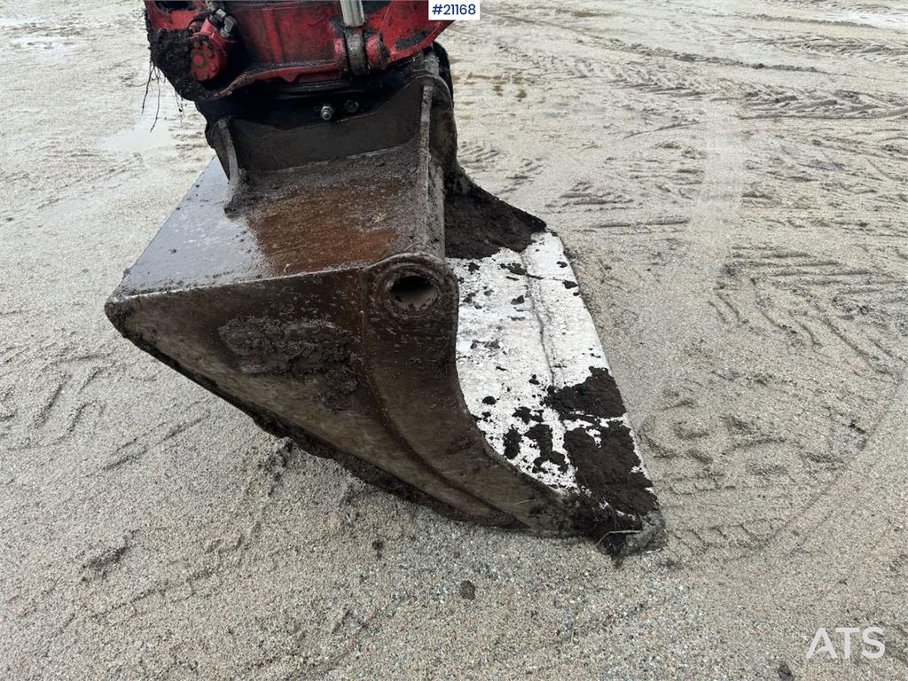 Volvo EC180DL Tracked excavator w/ tilt and 2 buckets.