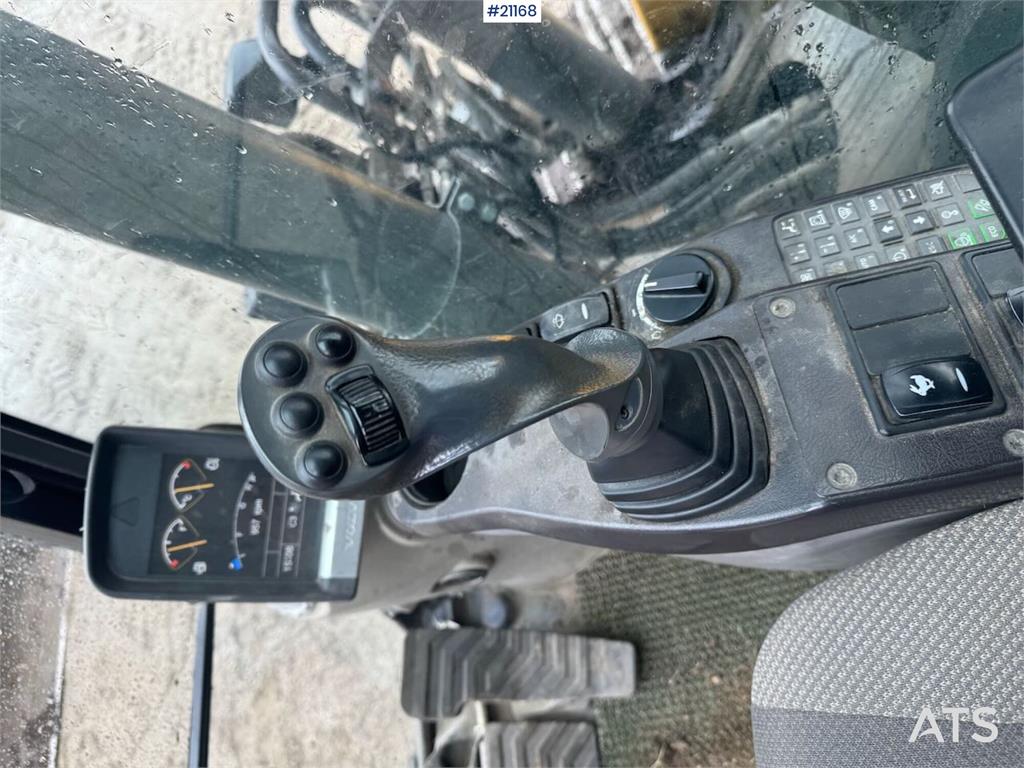 Volvo EC180DL Tracked excavator w/ tilt and 2 buckets.
