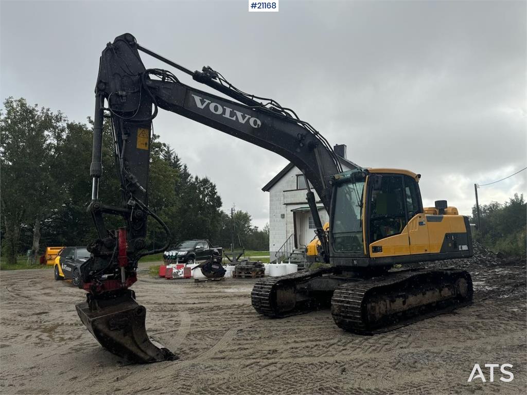 Volvo EC180DL Tracked excavator w/ tilt and 2 buckets.
