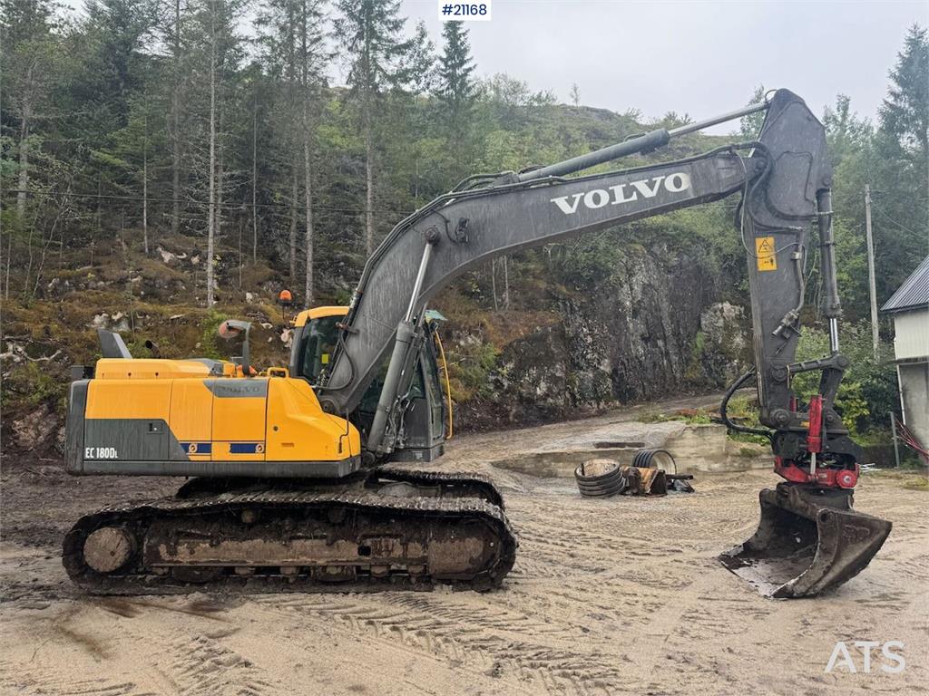 Volvo EC180DL Tracked excavator w/ tilt and 2 buckets.
