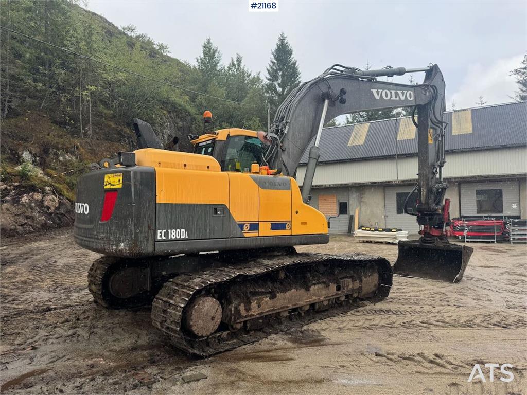 Volvo EC180DL Tracked excavator w/ tilt and 2 buckets.