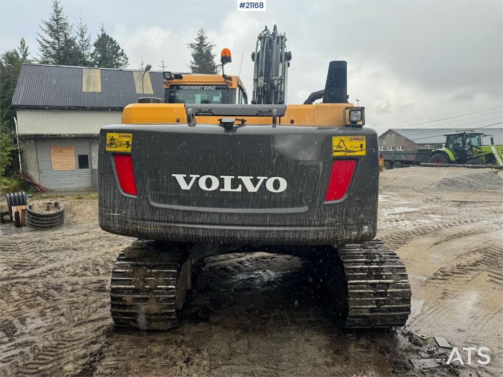 Volvo EC180DL Tracked excavator w/ tilt and 2 buckets.