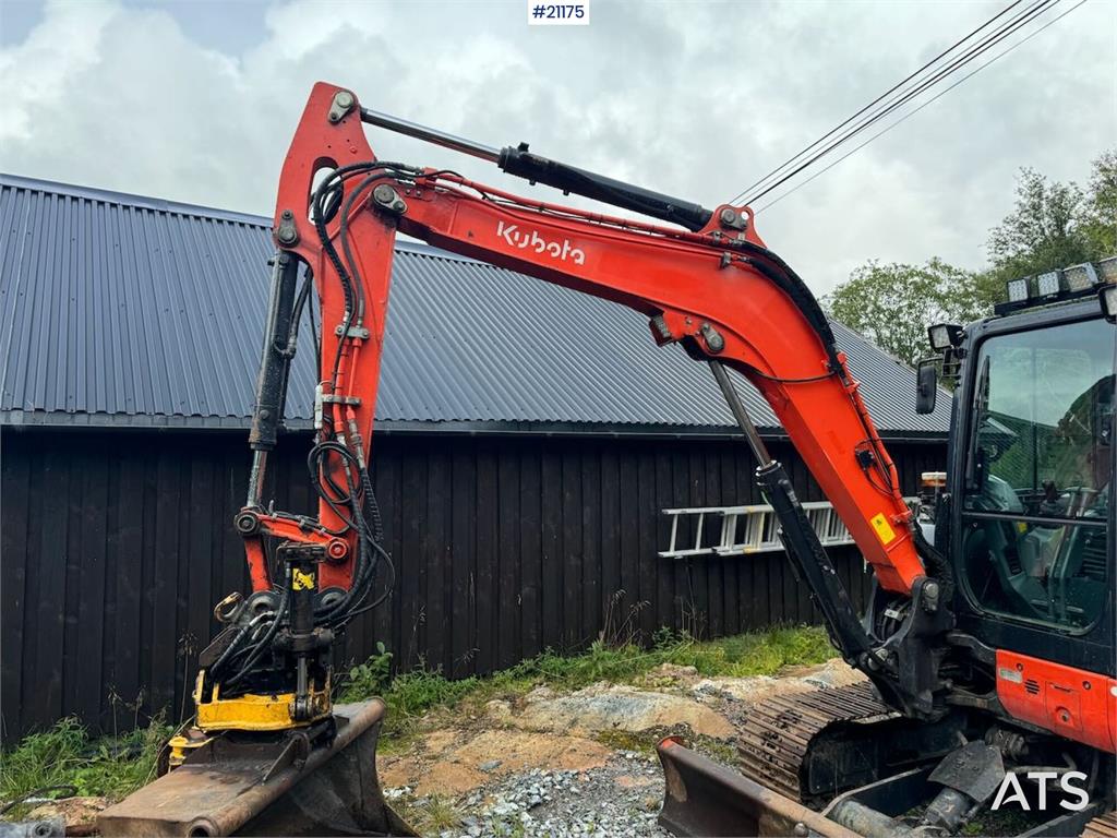 Kubota U55-4 Beltegraver m/ 2 skuffer, klype og pigghamme