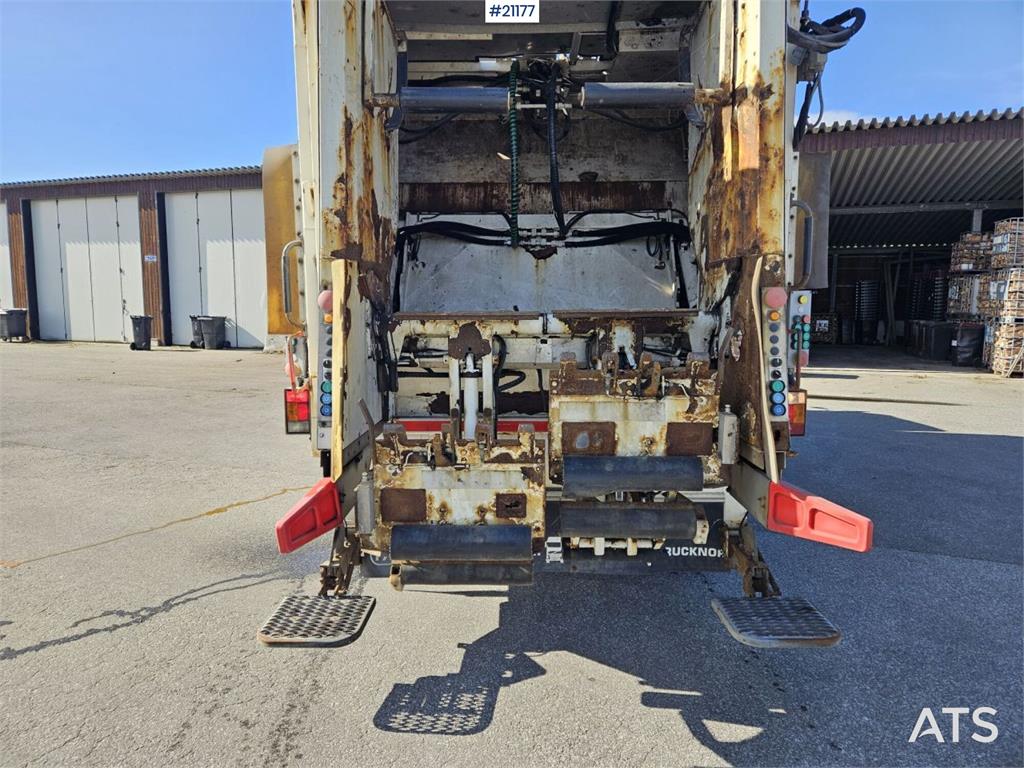 Volvo FM370 6x2 1-chamber compactor truck with Zoeller b