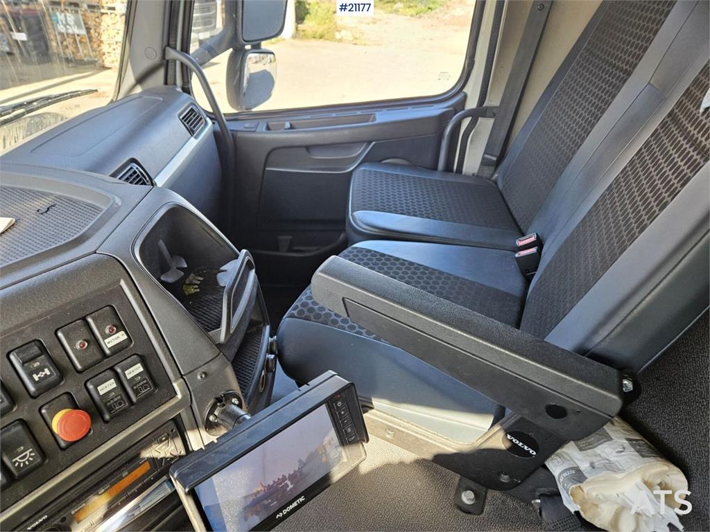 Volvo FM370 6x2 1-chamber compactor truck with Zoeller b
