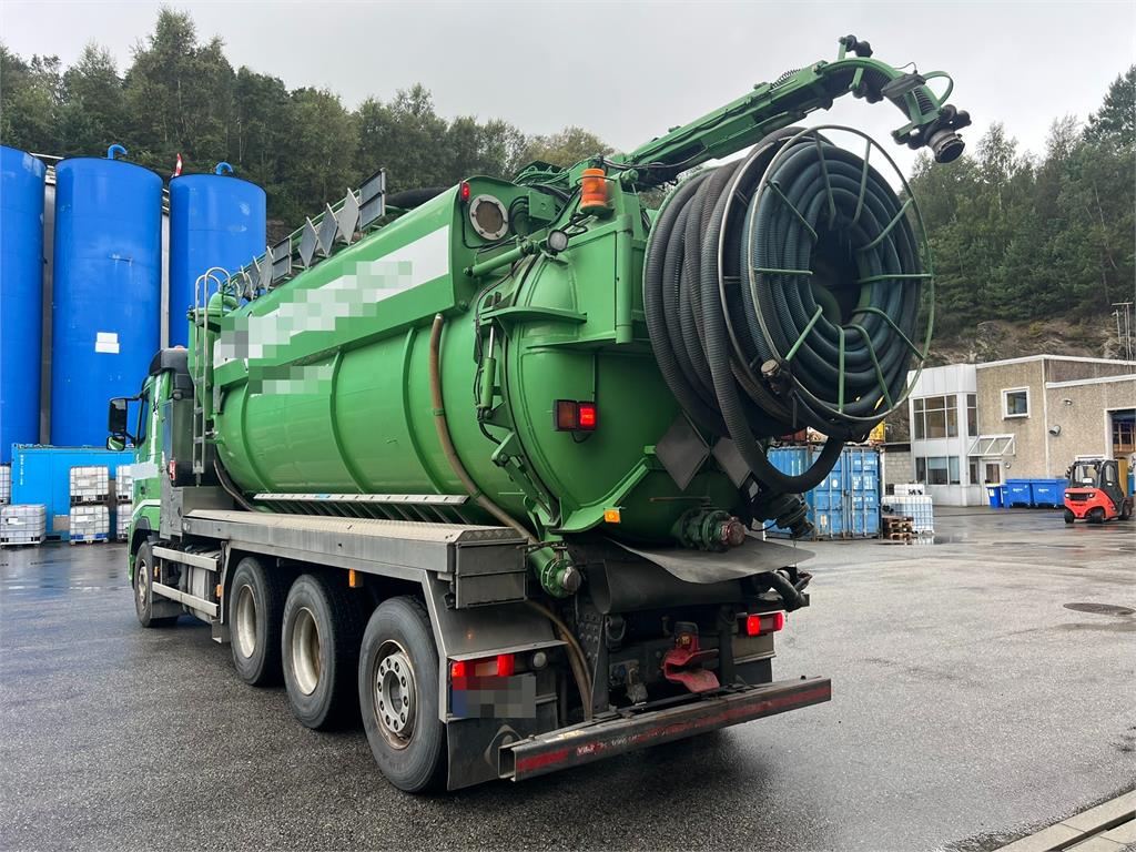 Volvo fh500 8x4 Mud vacuum truck w/ 2010 Inter consult b