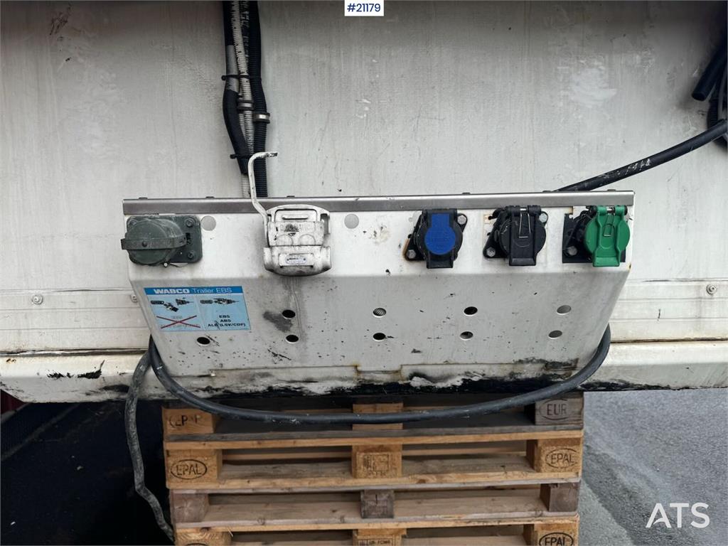 Ekeri cabinet semi-trailer w/ carrier unit, full side op