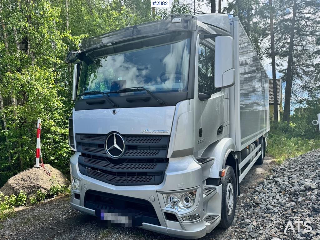 Mercedes-Benz Actros 1833 4x2 Box truck. 80,000 km!