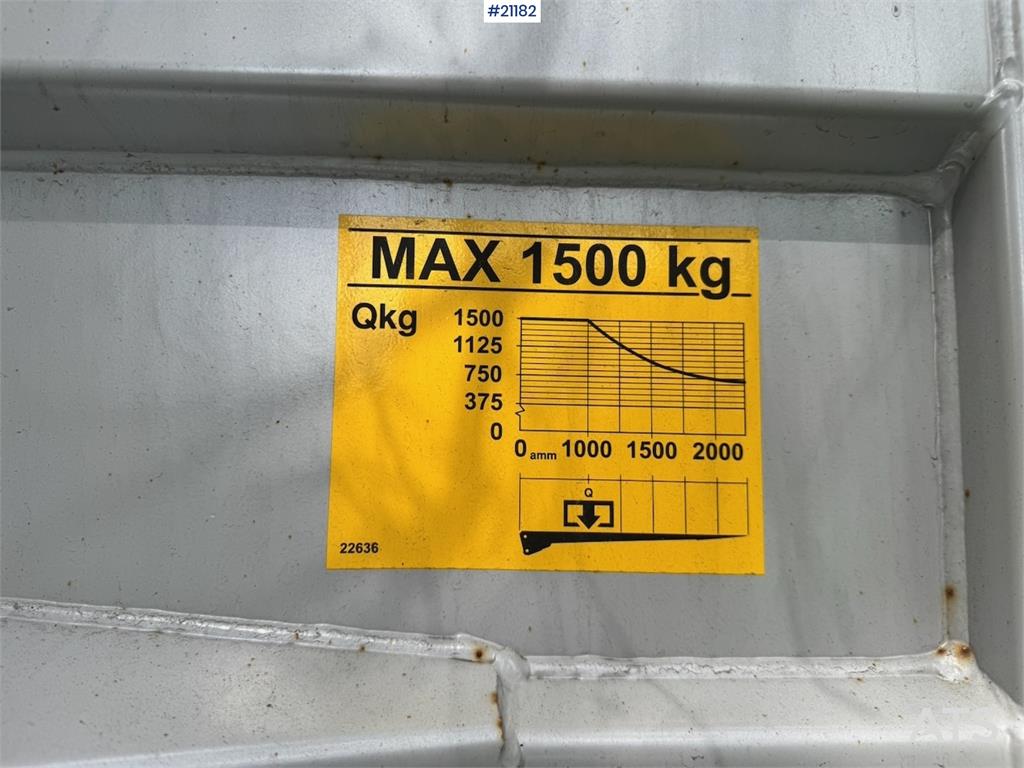 Mercedes-Benz Actros 1833 4x2 Box truck. 80,000 km!