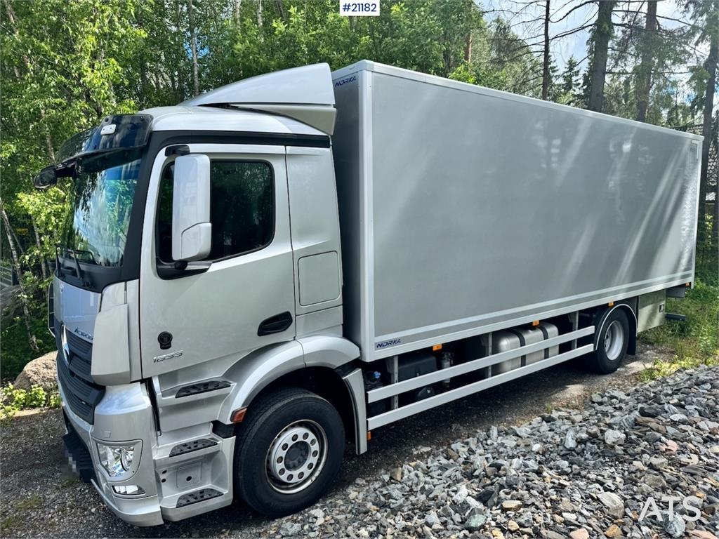 Mercedes-Benz Actros 1833 4x2 Box truck. 80,000 km!
