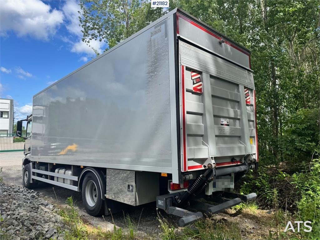 Mercedes-Benz Actros 1833 4x2 Box truck. 80,000 km!