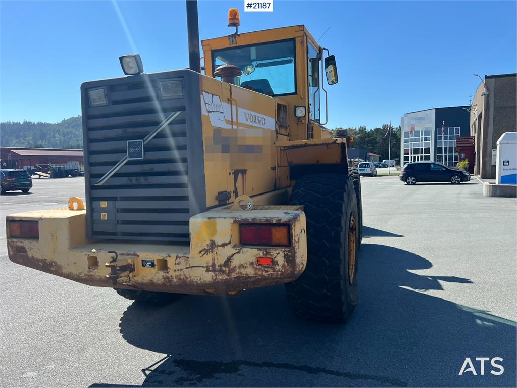 Volvo L120C wheel loader w/ bucket, scale and printer
