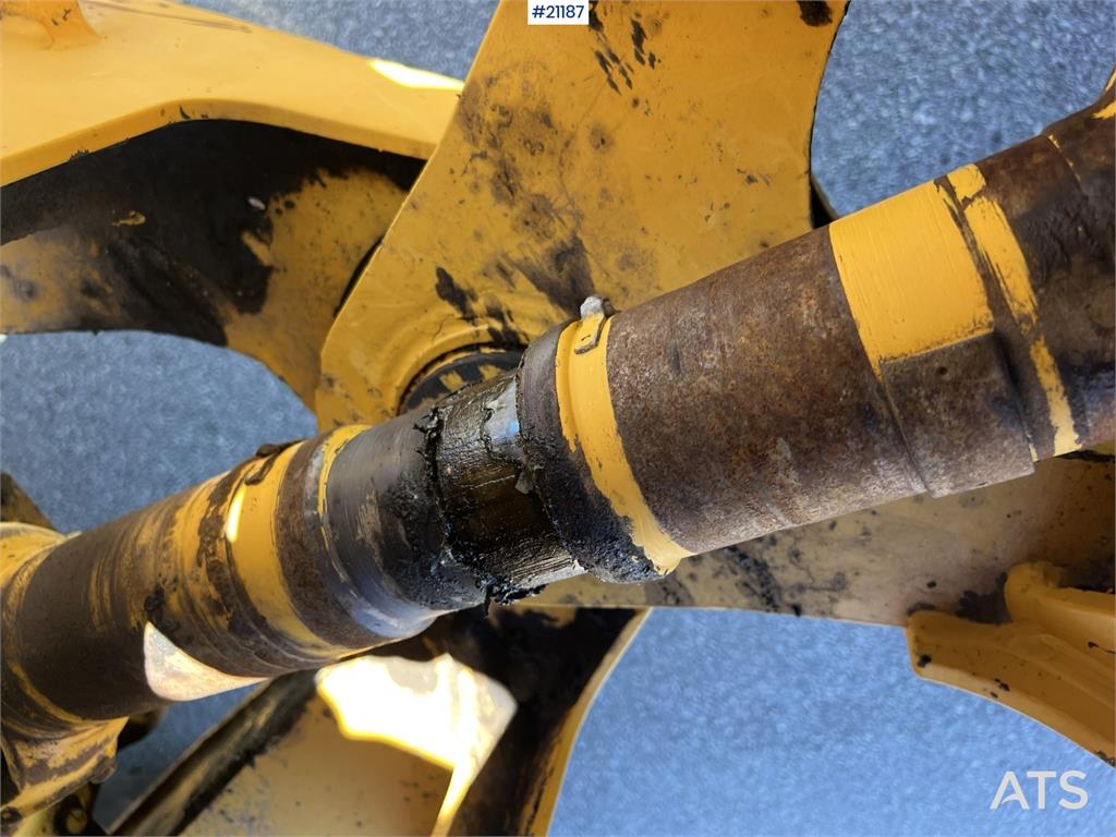 Volvo L120C wheel loader w/ bucket, scale and printer