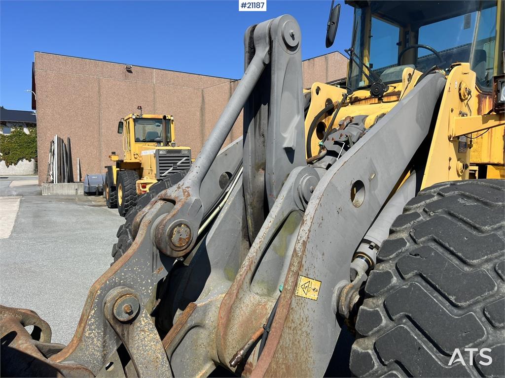Volvo L120C wheel loader w/ bucket, scale and printer