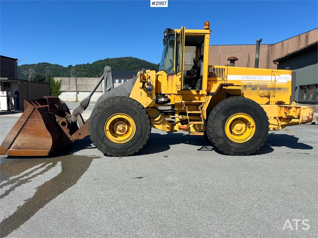 Volvo L120C wheel loader w/ bucket, scale and printer
