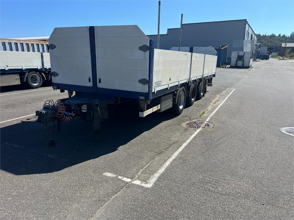 Tyllis 3 axle Flatbed trailer w/ foldable side doors