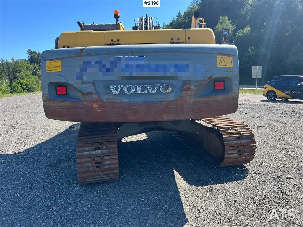Volvo EC240 nlc Excavator w/ bucket WATCH VIDEO
