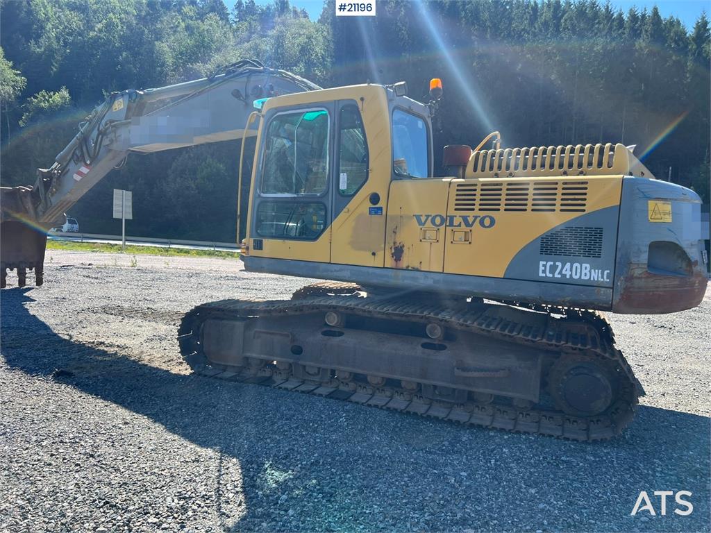 Volvo EC240 nlc Excavator w/ bucket WATCH VIDEO