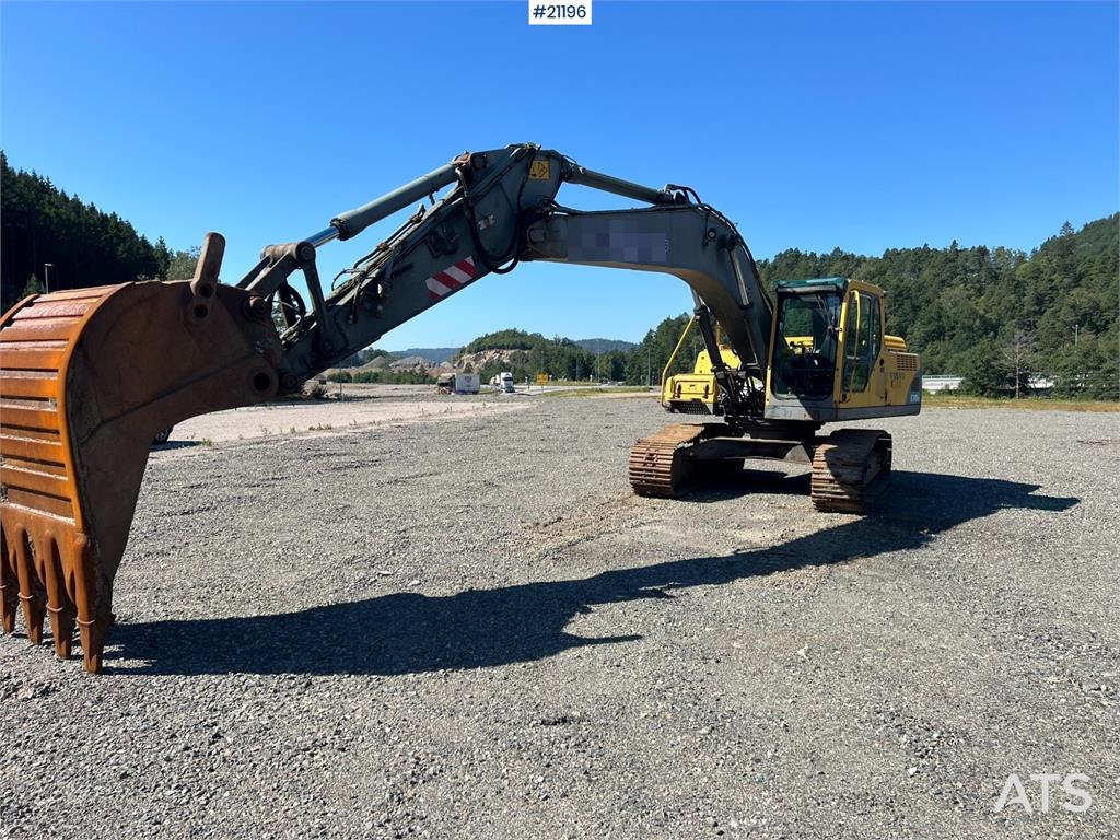 Volvo EC240 nlc Excavator w/ bucket WATCH VIDEO