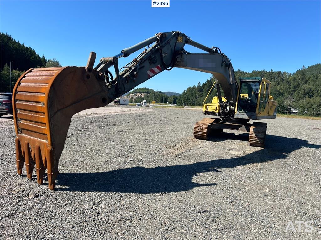Volvo EC240 nlc Excavator w/ bucket WATCH VIDEO